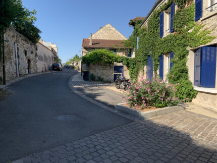 Retour en images, 5 ans après la livraison, du projet de requalification des espaces publics du Vieux Village d’Eragny-sur-Oise.